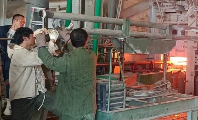 【齊心協力保生產】滇凱公司齊心協力打贏浮法車間生產線“停電應急保衛戰”
